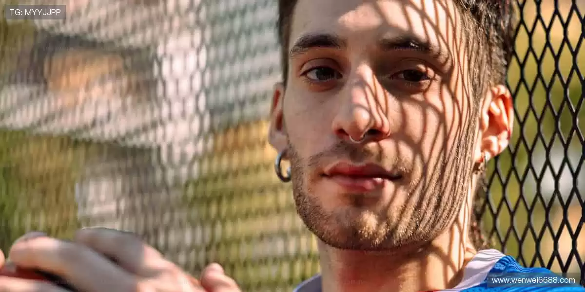 🏆 从看台到赛场，你的每一步都是传奇！🏃♂️